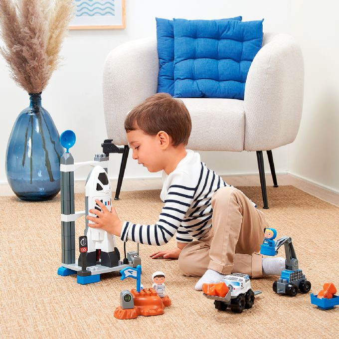 Rymdstation med figurer version 15